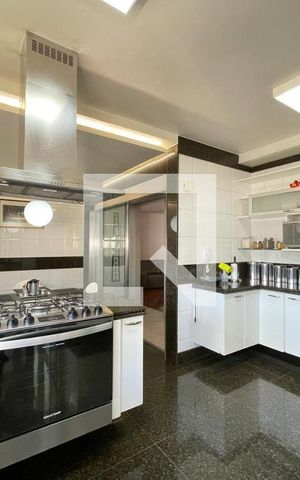 Apartamento à venda com 276m², 4 quartos e 5 vagas Apartamento à venda com 276m², 4 quartos e 5 vagasCozinha