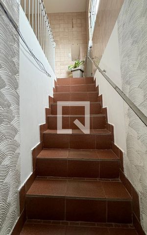 Casa para alugar com 400m², 4 quartos e 8 vagasEscada