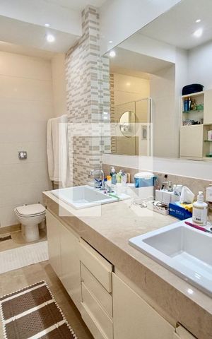 Apartamento à venda com 190m², 4 quartos e 1 vaga Apartamento à venda com 190m², 4 quartos e 1 vagaSuíte banheiro