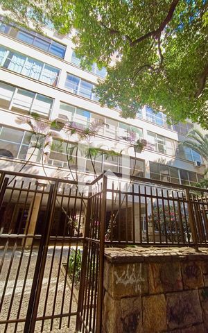 Apartamento à venda com 190m², 4 quartos e 1 vaga Apartamento à venda com 190m², 4 quartos e 1 vagaFachada com cartaz QA