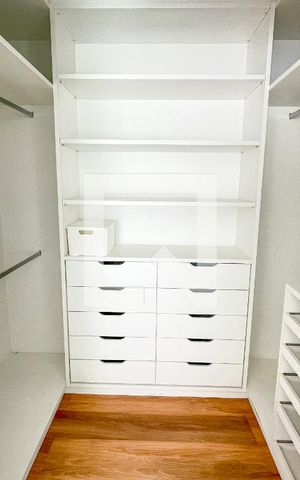 Apartamento para alugar com 184m², 2 quartos e 3 vagas Apartamento para alugar com 184m², 2 quartos e 3 vagasCloset