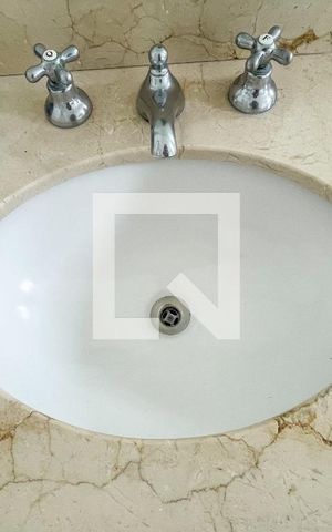 Apartamento para alugar com 184m², 2 quartos e 3 vagas Apartamento para alugar com 184m², 2 quartos e 3 vagasBanheiro da Suíte 2