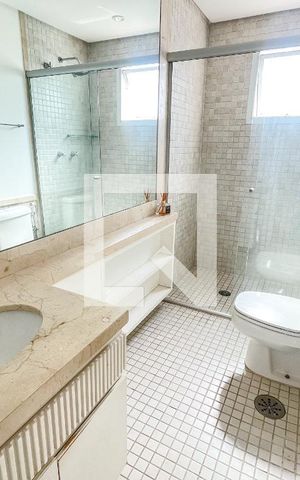 Apartamento para alugar com 184m², 2 quartos e 3 vagas Apartamento para alugar com 184m², 2 quartos e 3 vagasBanheiro da Suíte 2