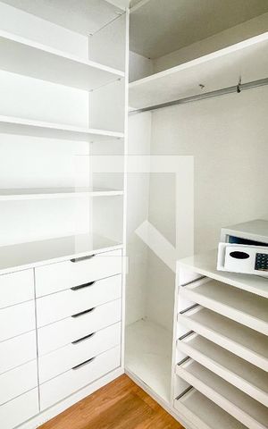Apartamento para alugar com 184m², 2 quartos e 3 vagas Apartamento para alugar com 184m², 2 quartos e 3 vagasCloset