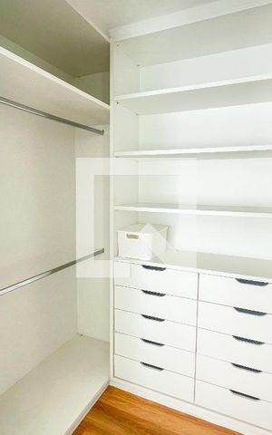 Apartamento para alugar com 184m², 2 quartos e 3 vagas Apartamento para alugar com 184m², 2 quartos e 3 vagasCloset