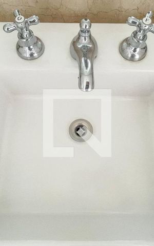 Apartamento para alugar com 184m², 2 quartos e 3 vagas Apartamento para alugar com 184m², 2 quartos e 3 vagasBanheiro da Suíte 1