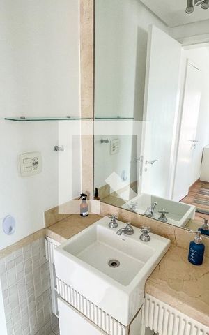 Apartamento para alugar com 184m², 2 quartos e 3 vagas Apartamento para alugar com 184m², 2 quartos e 3 vagasBanheiro da Suíte 1