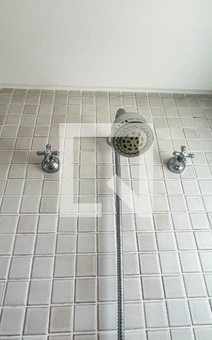 Apartamento para alugar com 184m², 2 quartos e 3 vagas Apartamento para alugar com 184m², 2 quartos e 3 vagasBanheiro da Suíte 1
