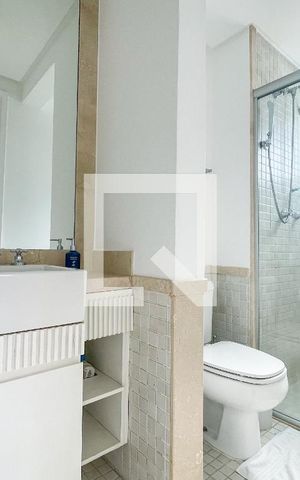 Apartamento para alugar com 184m², 2 quartos e 3 vagas Apartamento para alugar com 184m², 2 quartos e 3 vagasBanheiro da Suíte 1