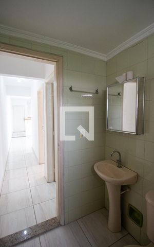 Apartamento à venda com 47m², 2 quartos e 1 vaga Apartamento à venda com 47m², 2 quartos e 1 vagaBanheiro