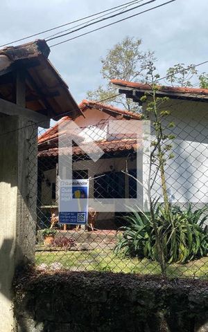 Casa de condomínio à venda com 350m², 3 quartos e 4 vagas Casa de condomínio à venda com 350m², 3 quartos e 4 vagasPlaquinha