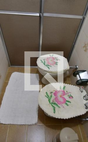 Casa à venda com 120m², 2 quartos e 2 vagasBanheiro Suíte 1
