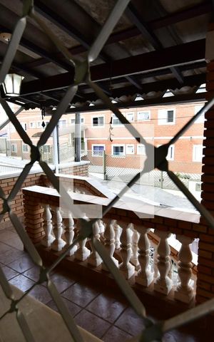 Casa à venda com 120m², 2 quartos e 2 vagasSala 1 - Vista