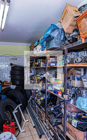 Casa à venda com 450m², 6 quartos e 2 vagas Casa à venda com 450m², 6 quartos e 2 vagasGaragem