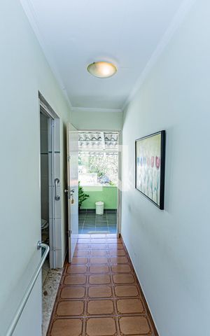 Casa à venda com 450m², 6 quartos e 2 vagas Casa à venda com 450m², 6 quartos e 2 vagasCorredor - edícula 3