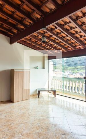 Casa à venda com 152m², 3 quartos e 3 vagas Casa à venda com 152m², 3 quartos e 3 vagasVaranda