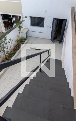 Casa à venda com 109m², 2 quartos e 2 vagasEscada