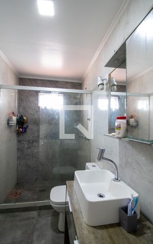 Casa à venda com 311m², 4 quartos e 4 vagas Casa à venda com 311m², 4 quartos e 4 vagasBanheiro Social