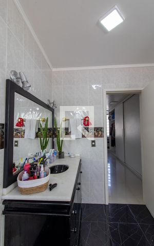 Casa à venda com 311m², 4 quartos e 4 vagas Casa à venda com 311m², 4 quartos e 4 vagasQuarto 1 - Banheiro
