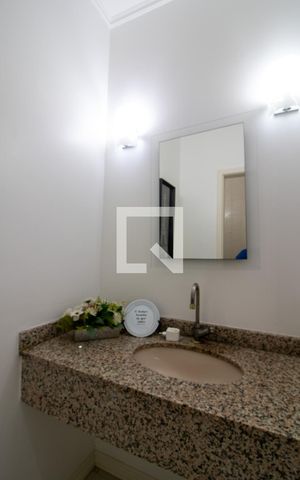 Casa à venda com 311m², 4 quartos e 4 vagas Casa à venda com 311m², 4 quartos e 4 vagasLavabo