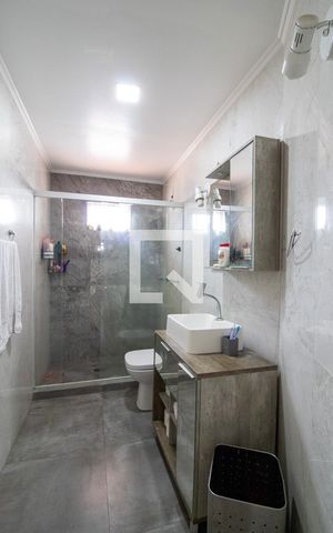 Casa à venda com 311m², 4 quartos e 4 vagas Casa à venda com 311m², 4 quartos e 4 vagasBanheiro Social