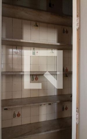 Casa à venda com 275m², 3 quartos e 3 vagas Casa à venda com 275m², 3 quartos e 3 vagasCozinha - Despensa