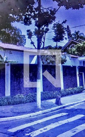 Casa à venda com 275m², 3 quartos e 3 vagas Casa à venda com 275m², 3 quartos e 3 vagasFachada Externa