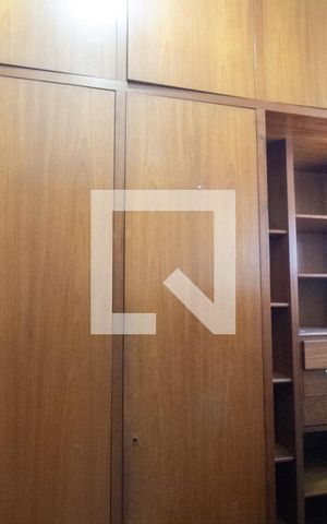 Casa à venda com 275m², 3 quartos e 3 vagas Casa à venda com 275m², 3 quartos e 3 vagasCloset da suíte
