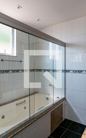 Apartamento à venda com 220m², 4 quartos e 2 vagas Apartamento à venda com 220m², 4 quartos e 2 vagasBanheiro 1