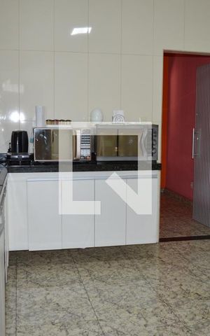 Casa à venda com 374m², 4 quartos e 10 vagasCozinha