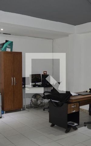 Casa à venda com 374m², 4 quartos e 10 vagasEscritório