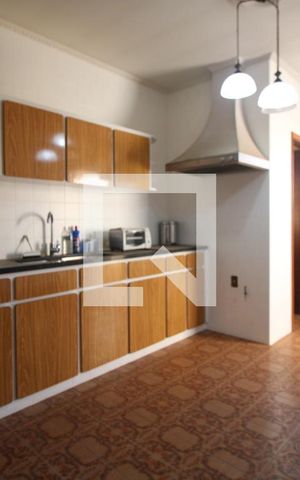 Casa à venda com 545m², 5 quartos e 4 vagasCozinha (superior)