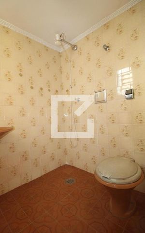 Casa à venda com 545m², 5 quartos e 4 vagasBanheiro externo