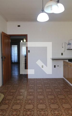 Casa à venda com 545m², 5 quartos e 4 vagasCozinha (superior)