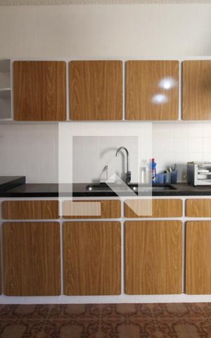 Casa à venda com 545m², 5 quartos e 4 vagasCozinha (superior)