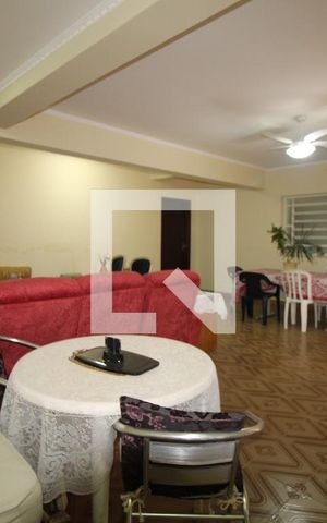 Casa à venda com 545m², 5 quartos e 4 vagasSala de estar (inferior)