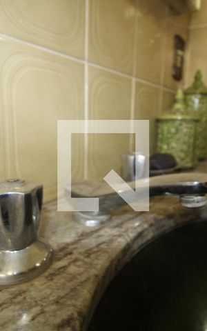 Casa à venda com 545m², 5 quartos e 4 vagasBanheiro Social (superior)