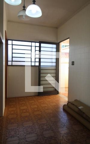 Casa à venda com 545m², 5 quartos e 4 vagasCozinha (superior)