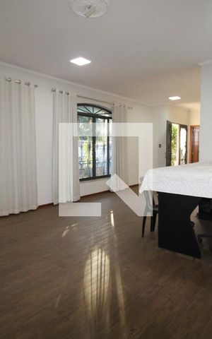 Casa à venda com 545m², 5 quartos e 4 vagasSala de estar (superior)