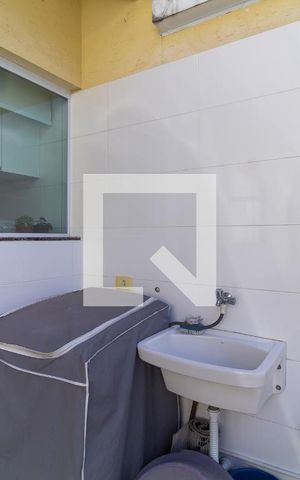 Casa à venda com 93m², 3 quartos e 3 vagas Casa à venda com 93m², 3 quartos e 3 vagasÁrea de Serviço