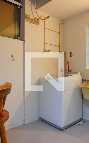 Casa à venda com 72m², 2 quartos e 1 vagaÁrea de Serviço