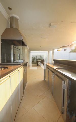 Casa de condomínio à venda com 900m², 5 quartos e 6 vagas Casa de condomínio à venda com 900m², 5 quartos e 6 vagasEspaço Gourmet