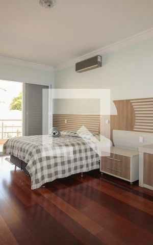 Casa de condomínio à venda com 900m², 5 quartos e 6 vagas Casa de condomínio à venda com 900m², 5 quartos e 6 vagasSuíte 2