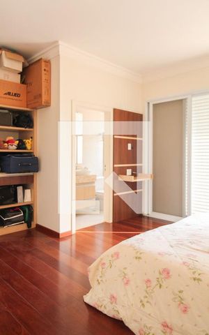Casa de condomínio à venda com 900m², 5 quartos e 6 vagas Casa de condomínio à venda com 900m², 5 quartos e 6 vagasSuíte 3