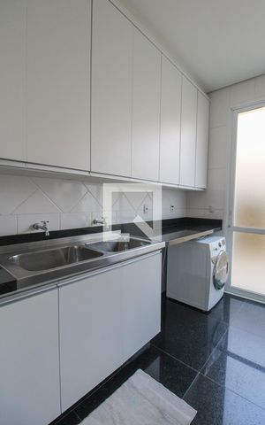 Casa de condomínio à venda com 900m², 5 quartos e 6 vagas Casa de condomínio à venda com 900m², 5 quartos e 6 vagasCozinha
