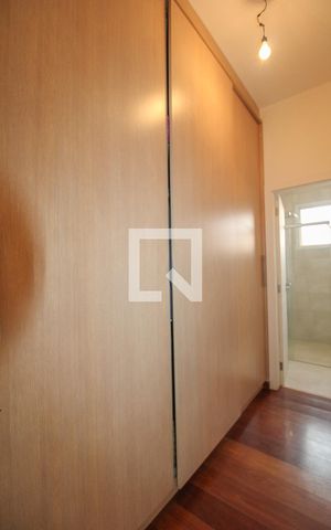 Casa de condomínio à venda com 900m², 5 quartos e 6 vagas Casa de condomínio à venda com 900m², 5 quartos e 6 vagasSuíte 4