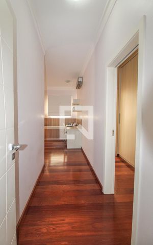 Casa de condomínio à venda com 900m², 5 quartos e 6 vagas Casa de condomínio à venda com 900m², 5 quartos e 6 vagasCorredor