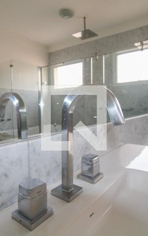 Casa de condomínio à venda com 900m², 5 quartos e 6 vagas Casa de condomínio à venda com 900m², 5 quartos e 6 vagasBanheiro/Suíte 5