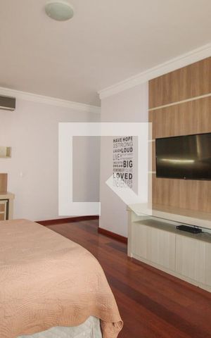 Casa de condomínio à venda com 900m², 5 quartos e 6 vagas Casa de condomínio à venda com 900m², 5 quartos e 6 vagasSuíte 1