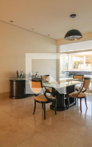 Casa de condomínio à venda com 900m², 5 quartos e 6 vagas Casa de condomínio à venda com 900m², 5 quartos e 6 vagasCopa
